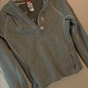 North face pull over